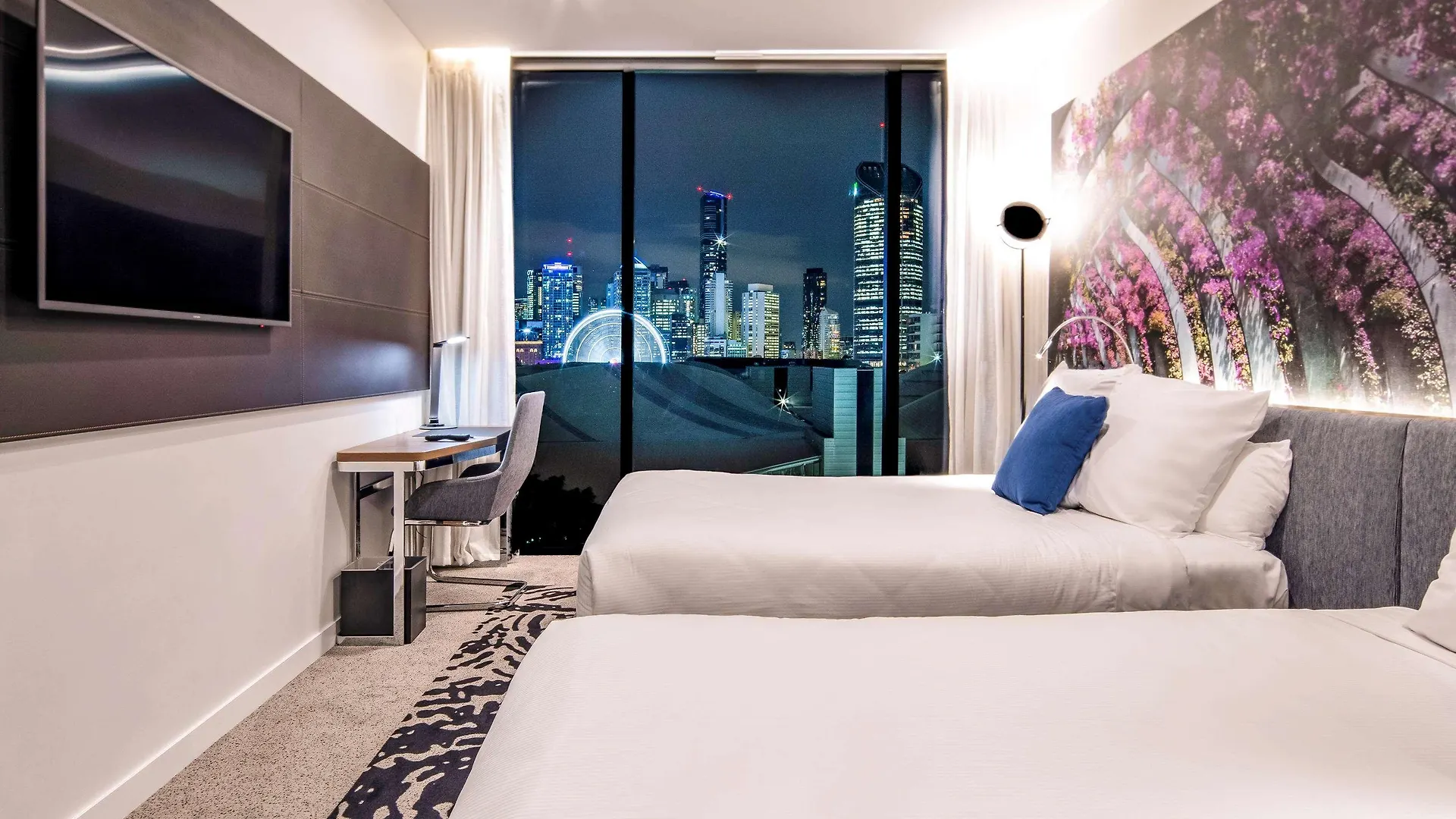 Novotel Brisbane South Bank 4*,