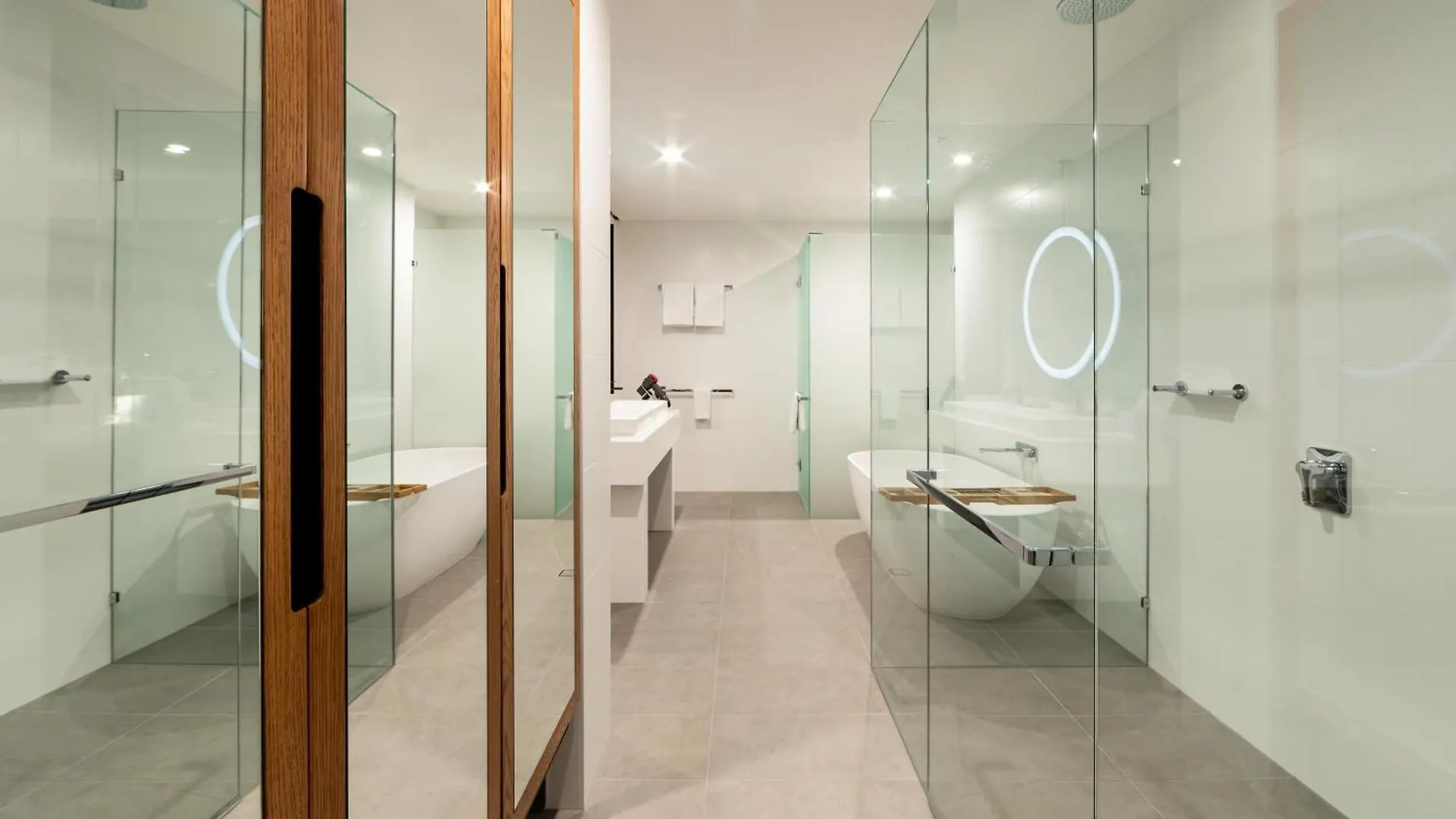 Novotel Brisbane South Bank 4*,